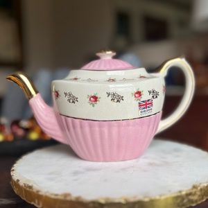 Gibson England Teapot with original authenticity sticker